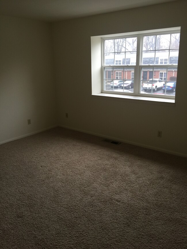 One of two large bedrooms - 625 Northview Ave