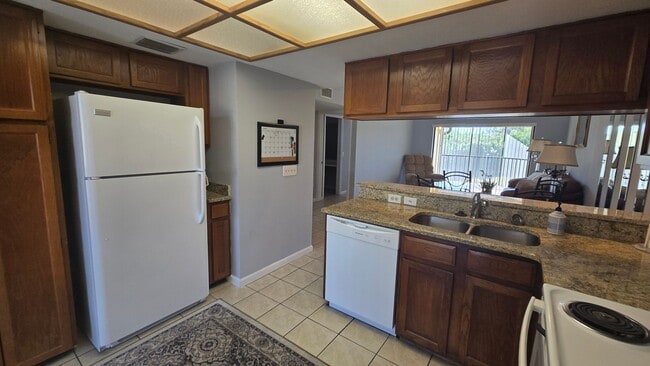 Building Photo - Furnished 2-Bed 2- Bath Condo