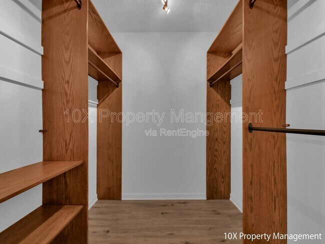 Building Photo - 49 Knights Bridge Dr W