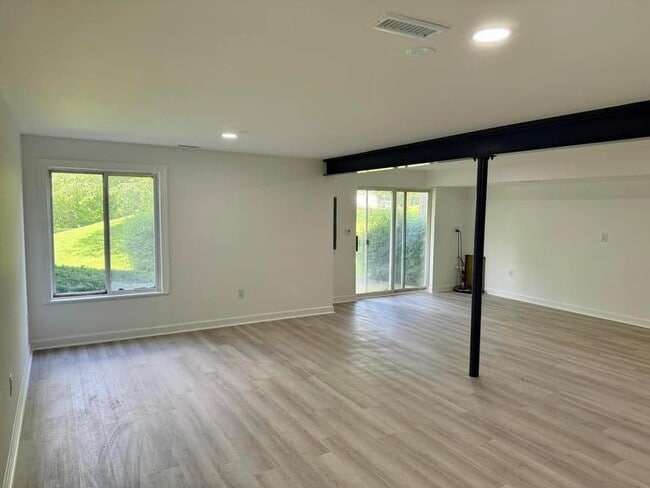 Building Photo - 1437 Meadowsedge Ln
