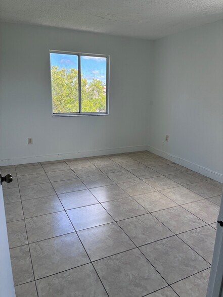 Building Photo - 15221 SW 80th St