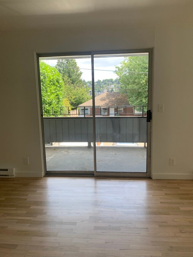 Building Photo - 2621 22nd Ave W