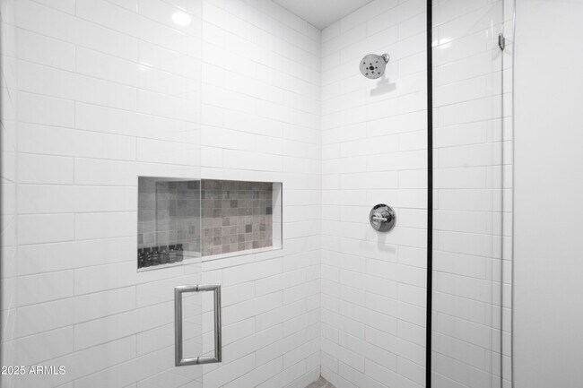 Building Photo - 4633 N 49th Pl