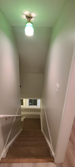 Building Photo - 261 Sunnyside Ave