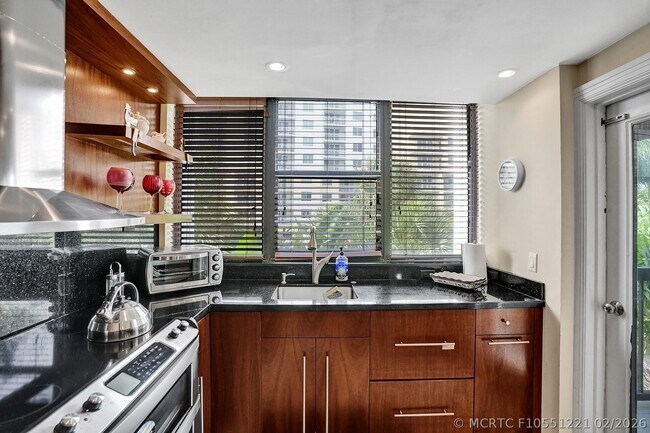 Building Photo - 1361 S Ocean Blvd