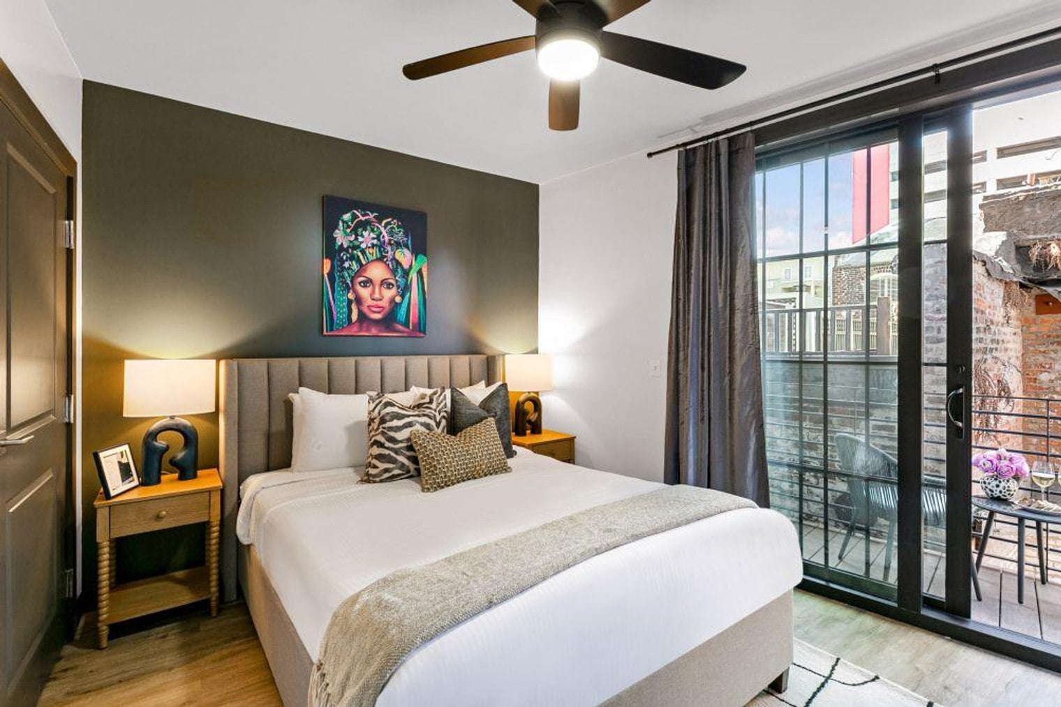 Building Photo - 611 Commerce St