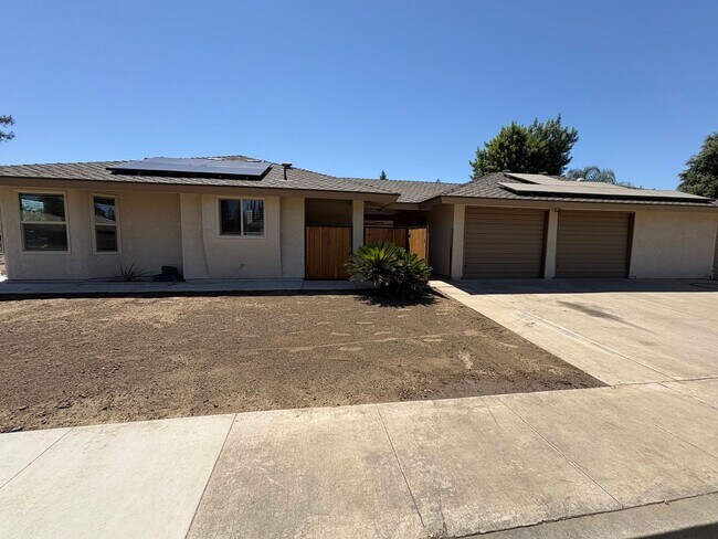 Building Photo - Updated SE Visalia Corner Lot Home Rent Ready!