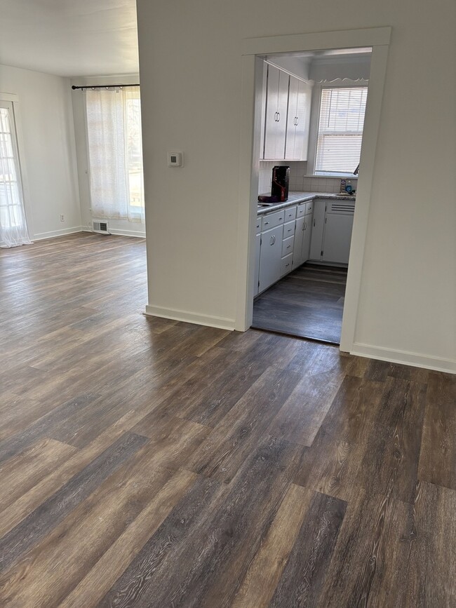 Building Photo - 88 Fox Ave