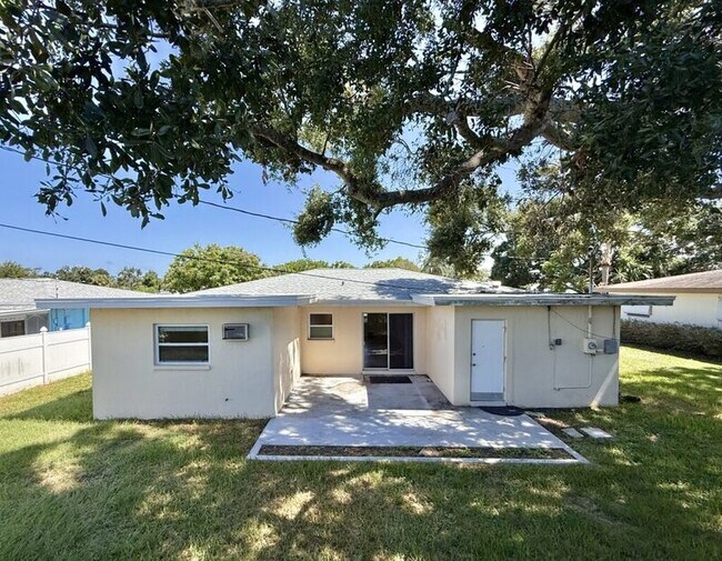 Building Photo - 14218 Sharon Dr