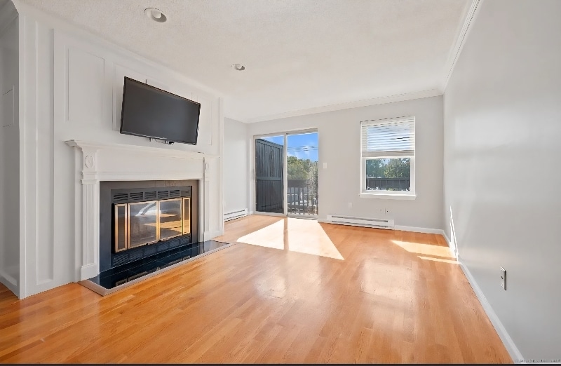 Primary Photo - 140 Kane St