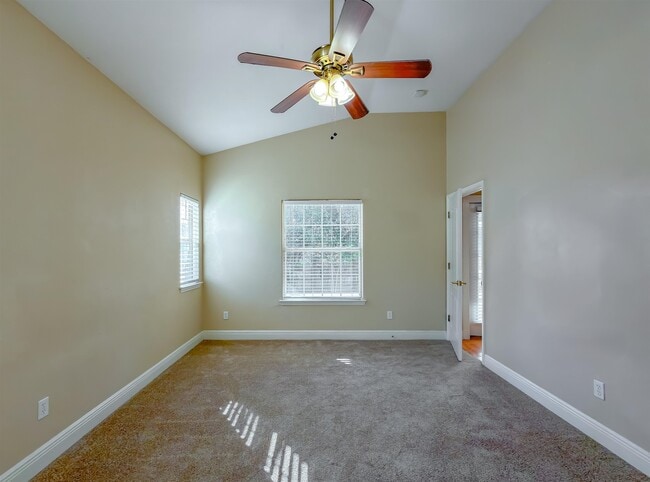 Building Photo - 3327 Dartmouth Dr