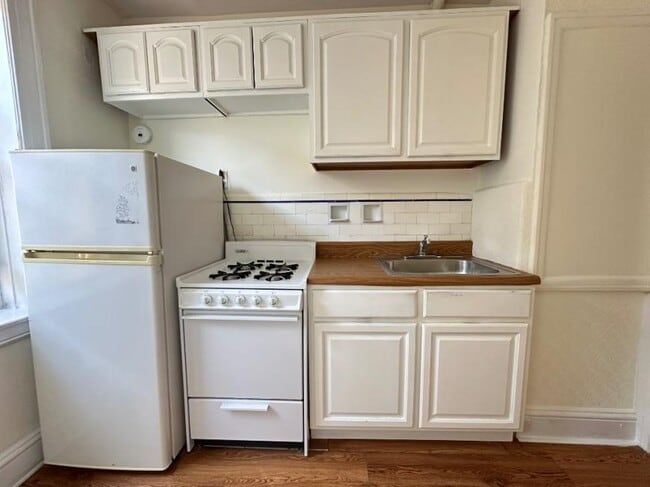 Building Photo - 1 bedroom in ASTORIA NY 11102