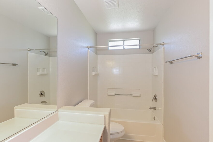 Building Photo - 2181 Hearts Club Dr