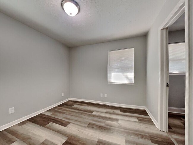 Building Photo - 5950 El Morro Dr S