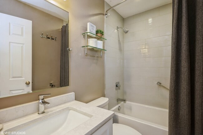 Building Photo - 707 Clover Hill Ct