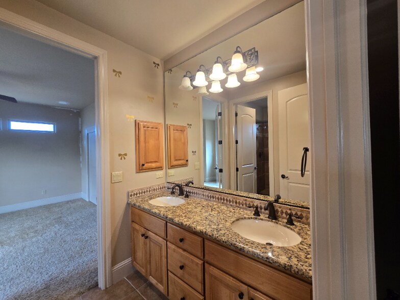 Building Photo - 3766 Mira Loma Dr