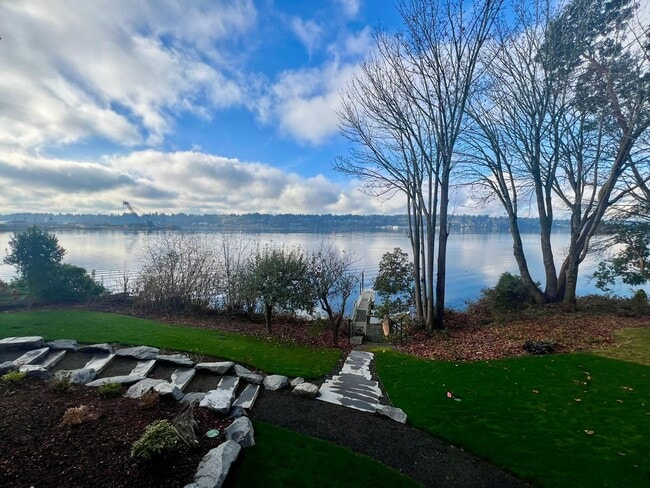 Building Photo - Private Waterfront Apartment