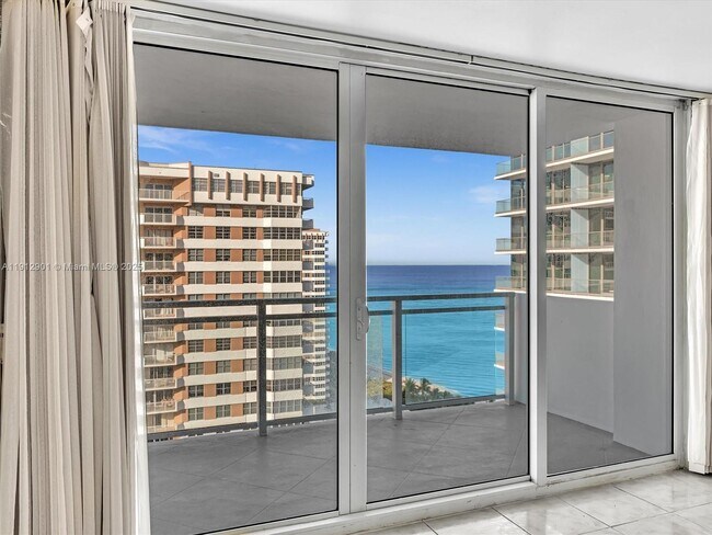 Building Photo - 2030 S Ocean Dr