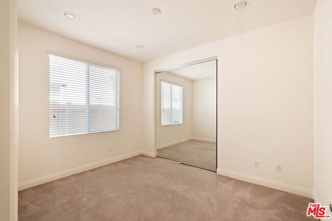 Building Photo - 5929 Spelthorne Ln