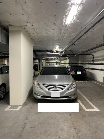 Building Photo - 1100 S Hope St