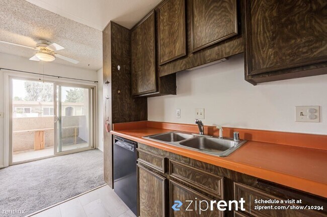 Building Photo - 2 br, 1 bath Condo - 9546 Carroll Canyon R...