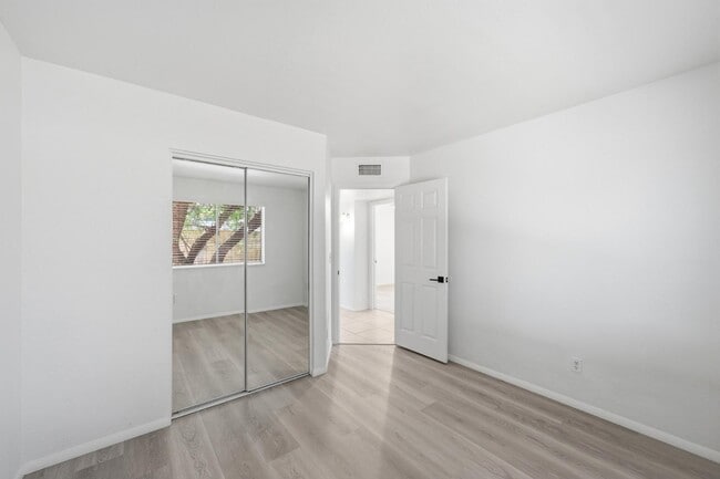 Building Photo - 5229 E Winchcomb Dr