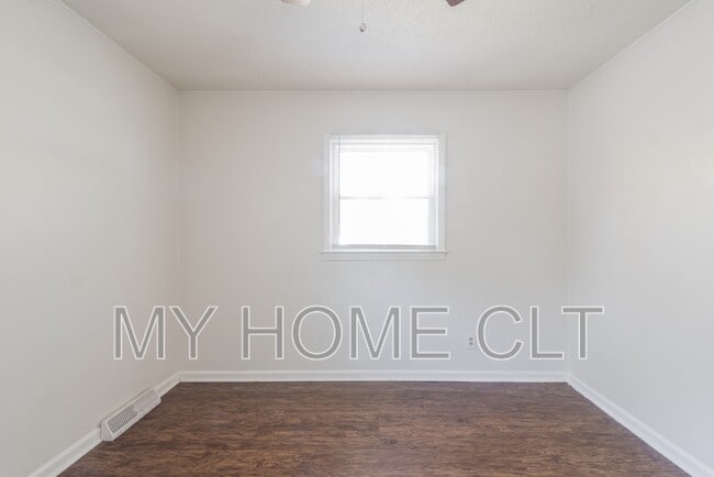 Building Photo - 1024 Houston St