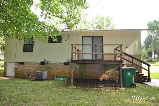 Building Photo - 4201 Carlyle Dr