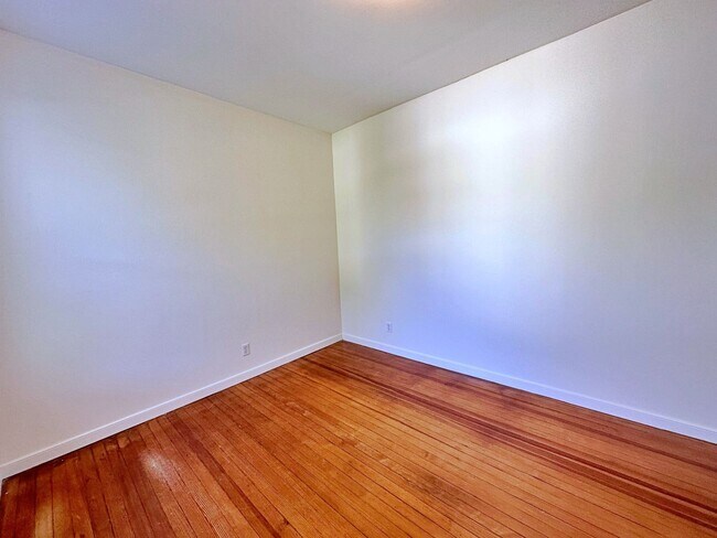 Building Photo - 1208 Avondale Ave
