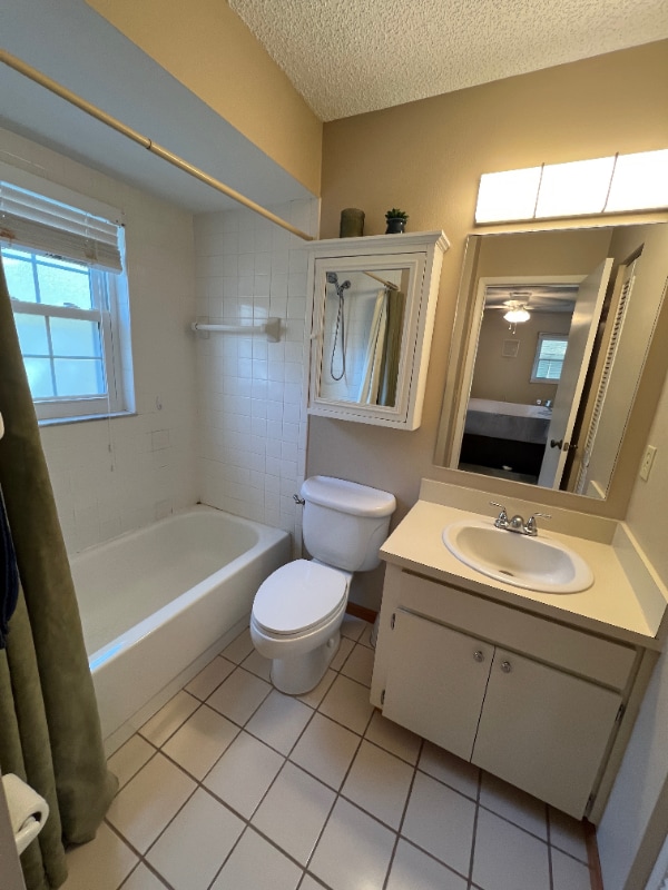 Building Photo - 626 Bellingham Pl