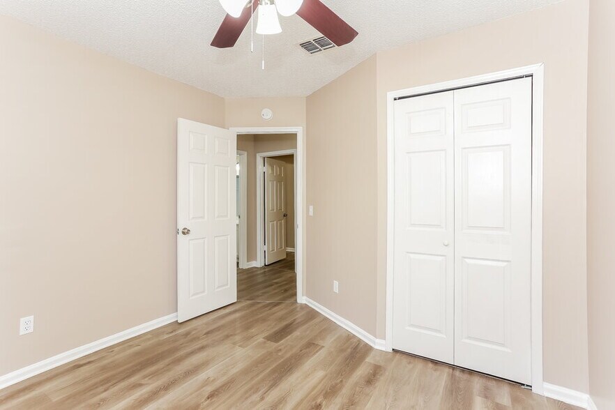 Building Photo - 1704 Sandy Hollow Loop