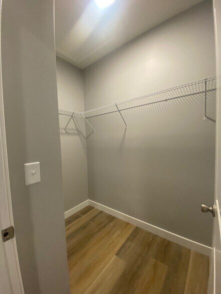 Unit B Master Closet - 415 Dequincy St