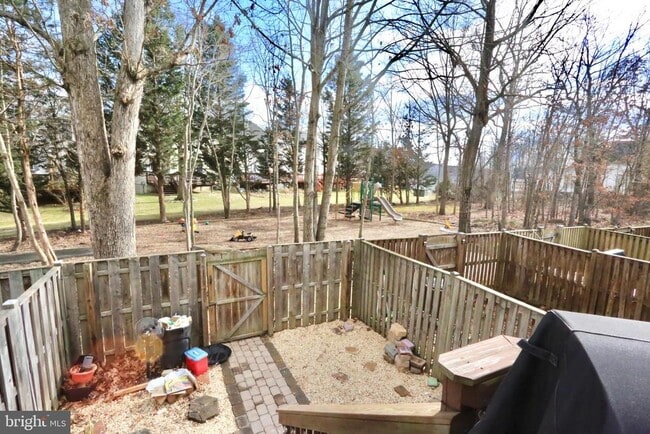 Building Photo - 6623 Skylemar Trail