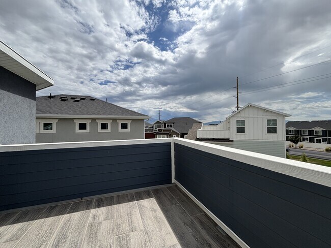 Building Photo - 153 E Brushy Canyon St