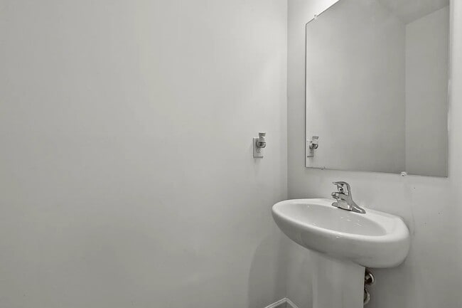 Building Photo - 1102 Lossie Ln