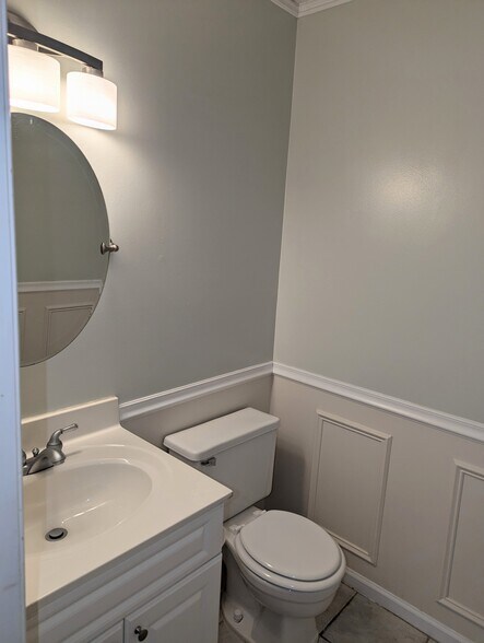 Building Photo - 4178 Spirea Dr