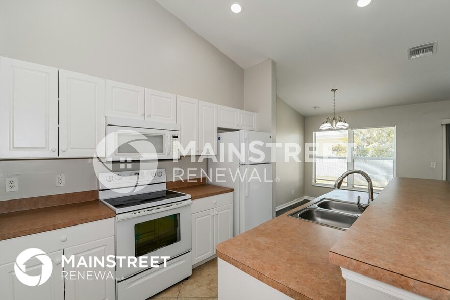 Building Photo - 2428 NE 1st Ave