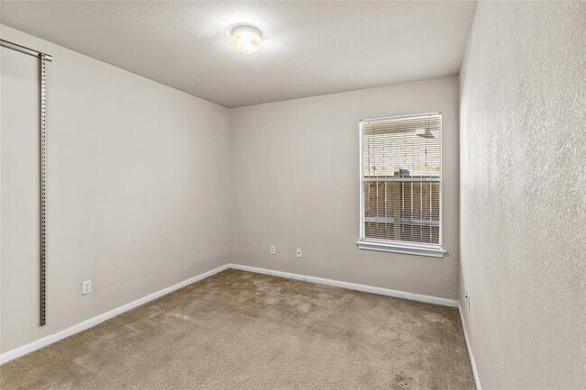 Building Photo - 9401 Pioneer Forest Dr