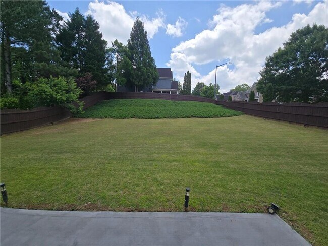 Building Photo - 12592 Waterside Dr