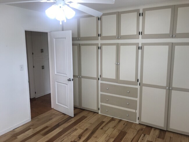 Building Photo - Beautiful Remodeled House with Large Fenced Lot and Big Garage