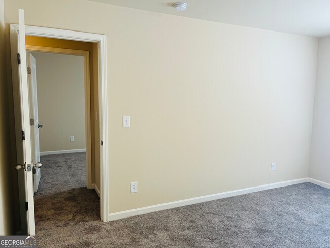 Building Photo - 261 Stillwood Dr