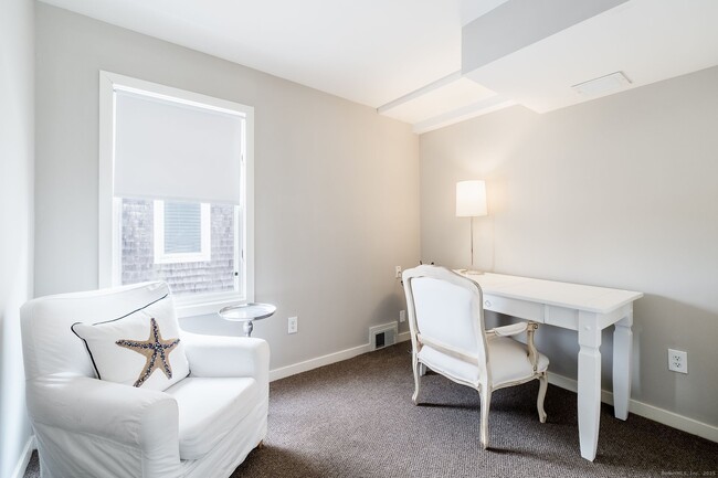 Building Photo - 1987 Fairfield Beach Rd