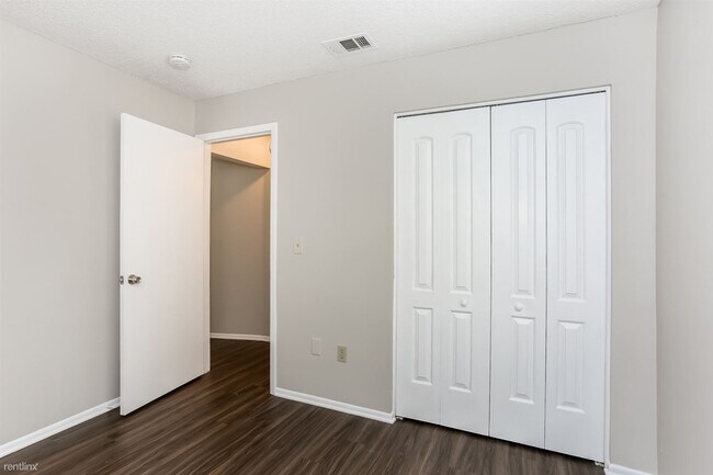 Building Photo - 3 br, 2 bath House - 13658 Laraway Dr