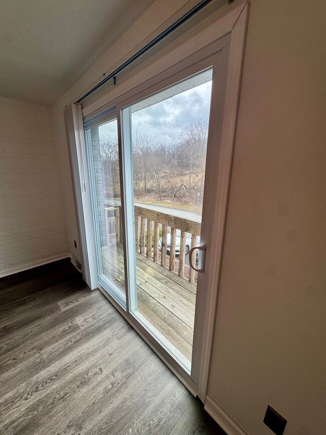 Building Photo - Charming 2 Bed 1.5 Bath in Gibsonia!