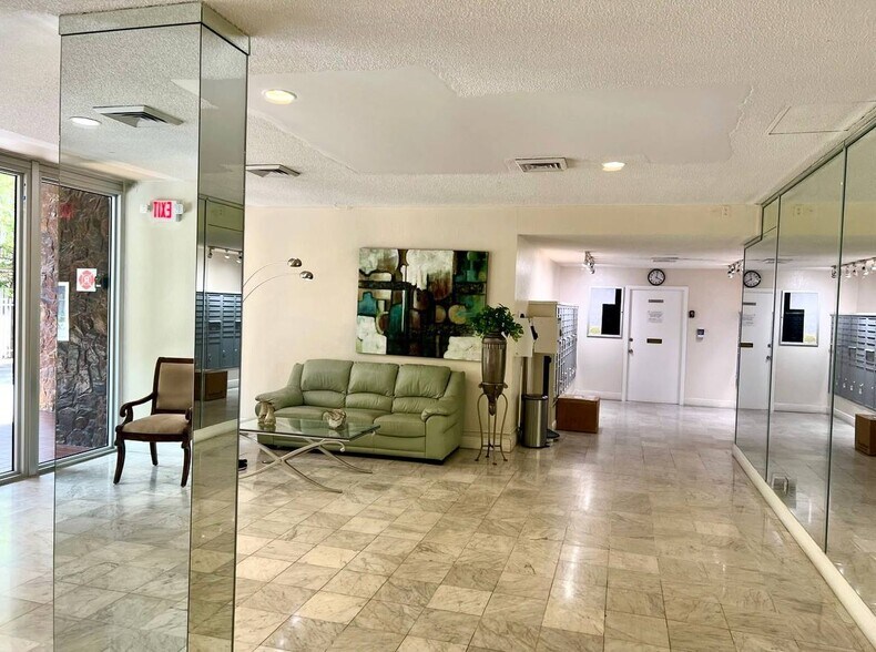 Building Photo - 3161 S Ocean Dr