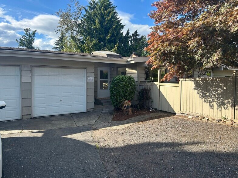 Building Photo - 8711 Bowdoin Way