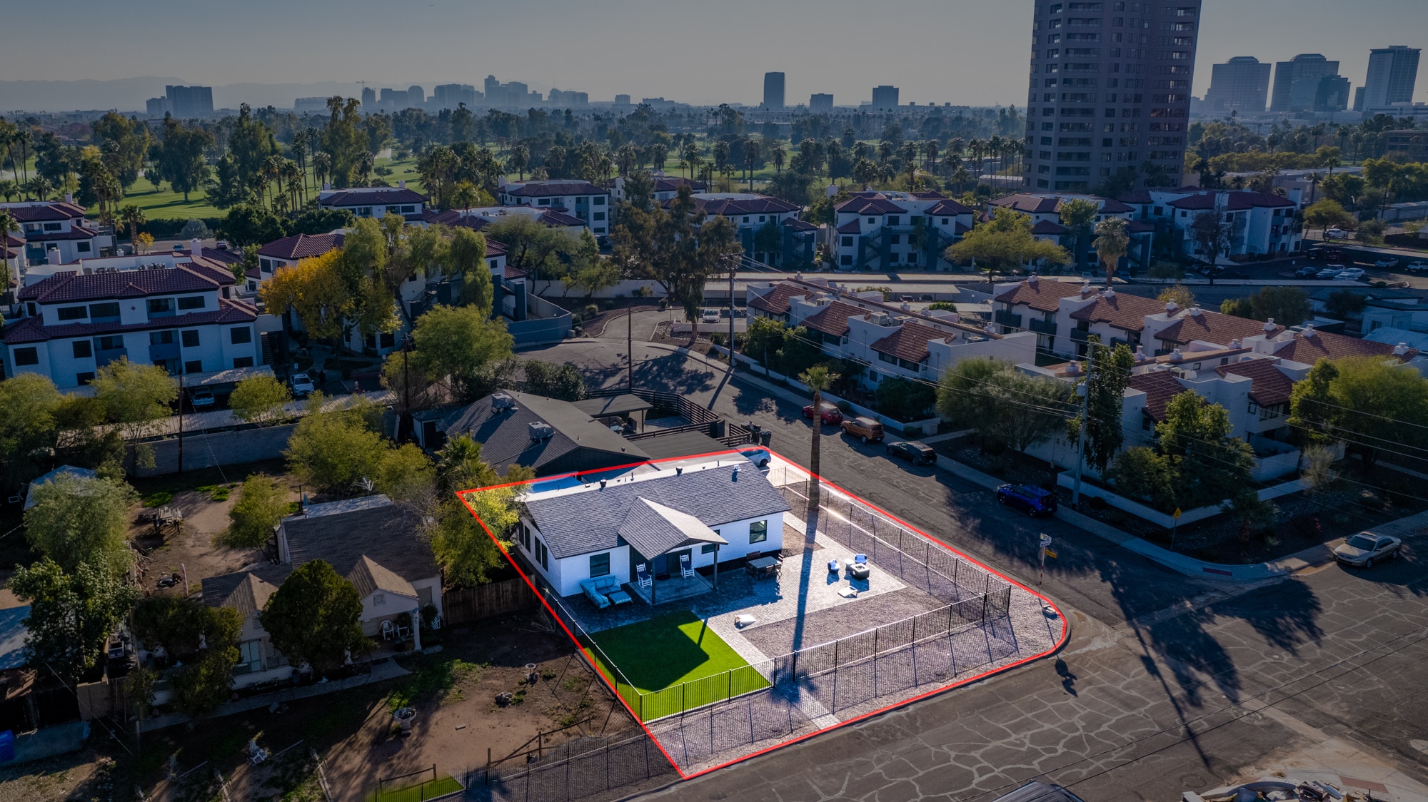 Building Photo - 1101 E Whitton Ave