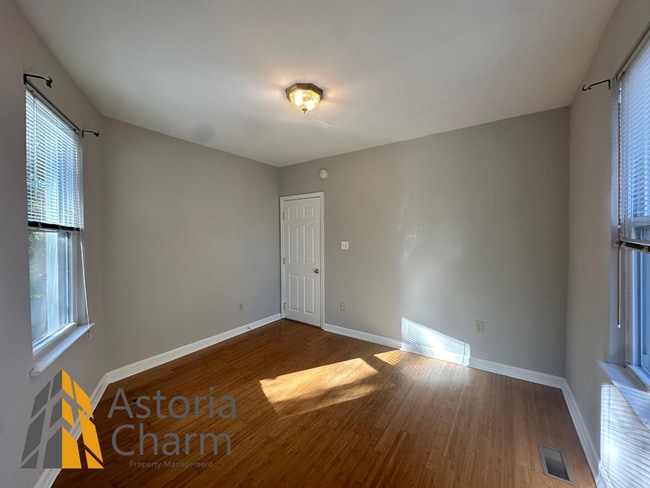 Building Photo - 3 Bedroom Home with Den, Patio/Deck Space,...