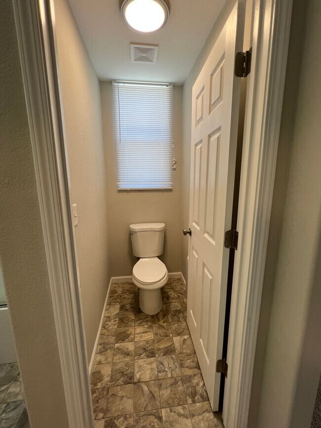 Building Photo - Livingston: $2450 3 Bedroom 2 Bathroom Sin...