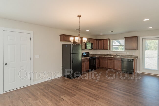 Building Photo - 112 Brookside Way